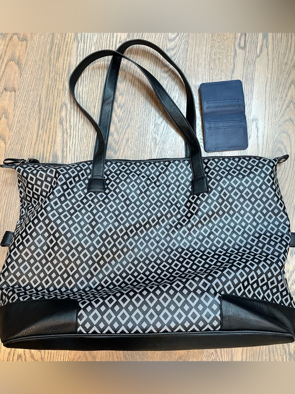 Bueno travel Tote with travel wallet